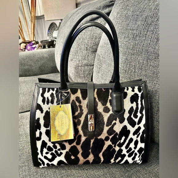 Cavalcanti calf bag with tags.  Comes with a free designer Jewerly or scarf. - Picture 1 of 12